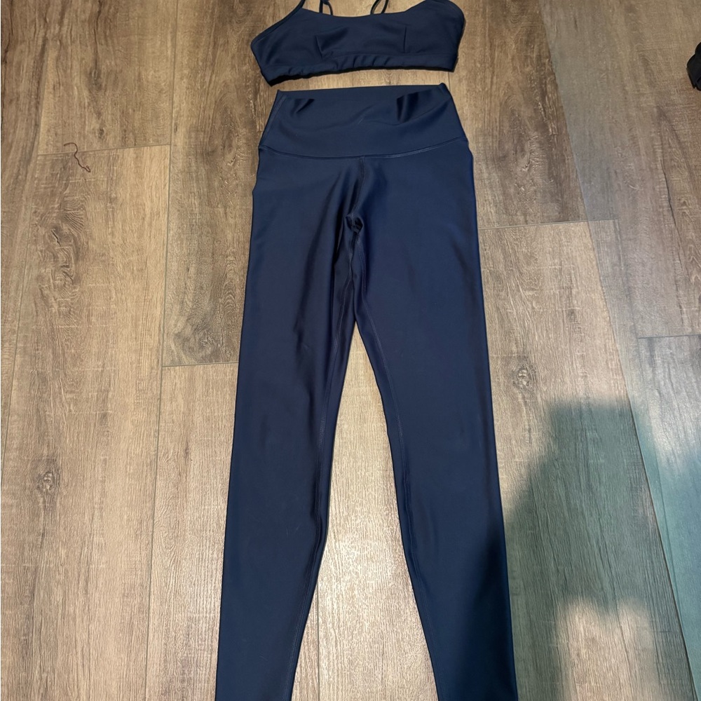 Women’s ALO Yoga Navy Matching Set (Airlift Leggings & Airlift Intrigue Bra)